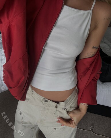 Ema Louise Fresh (1 photo)