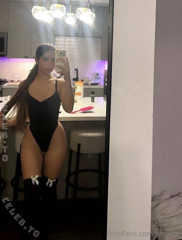 Emarrb nude photo 11