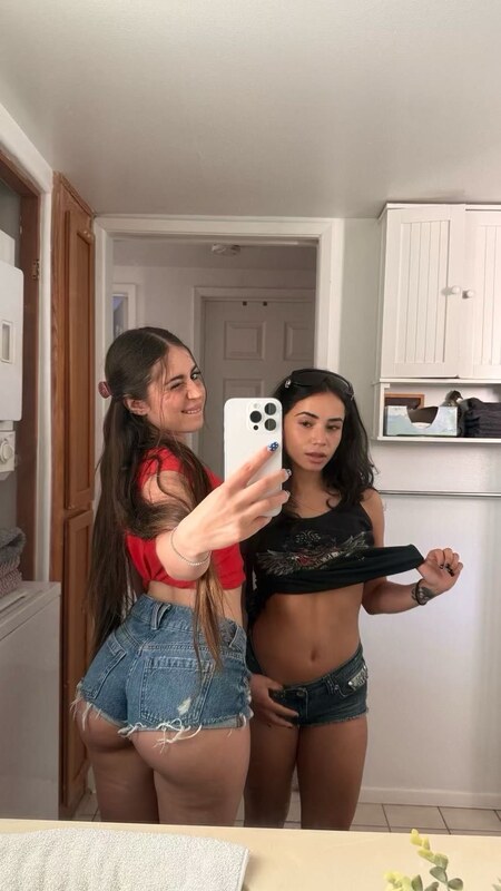 Emarrb nude photo 6