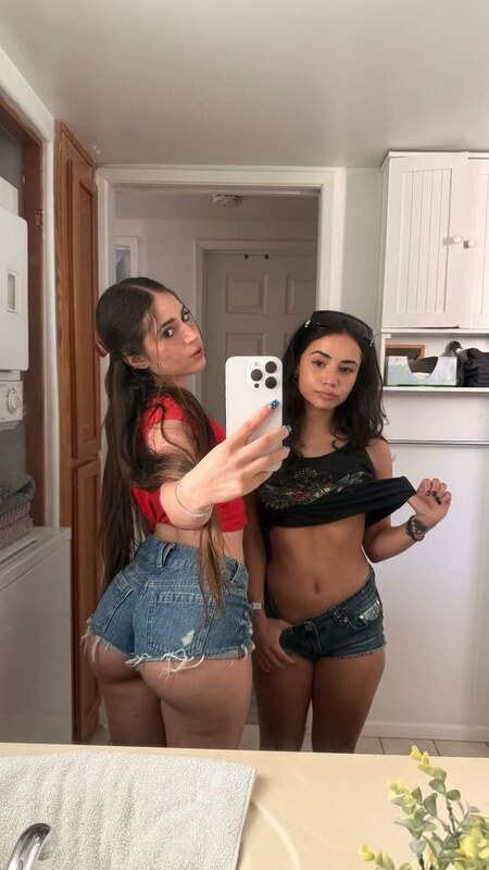 Emarrb nude photo 9