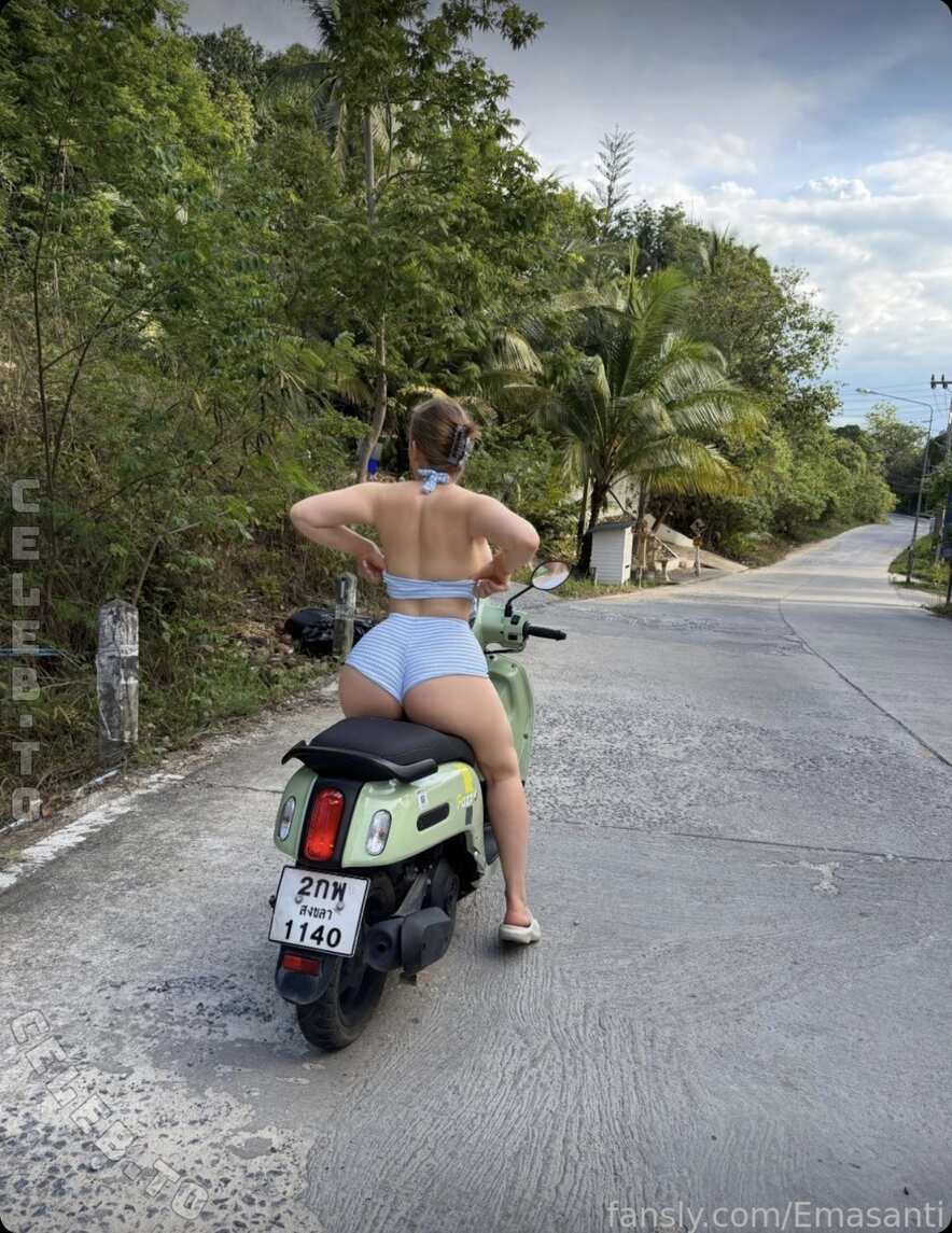 Ema.santi nude photo 3