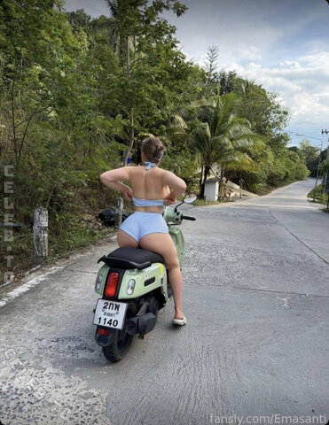 Ema.santi nude photo 4