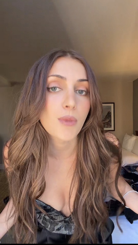 Emelia Hartford nude photo 4