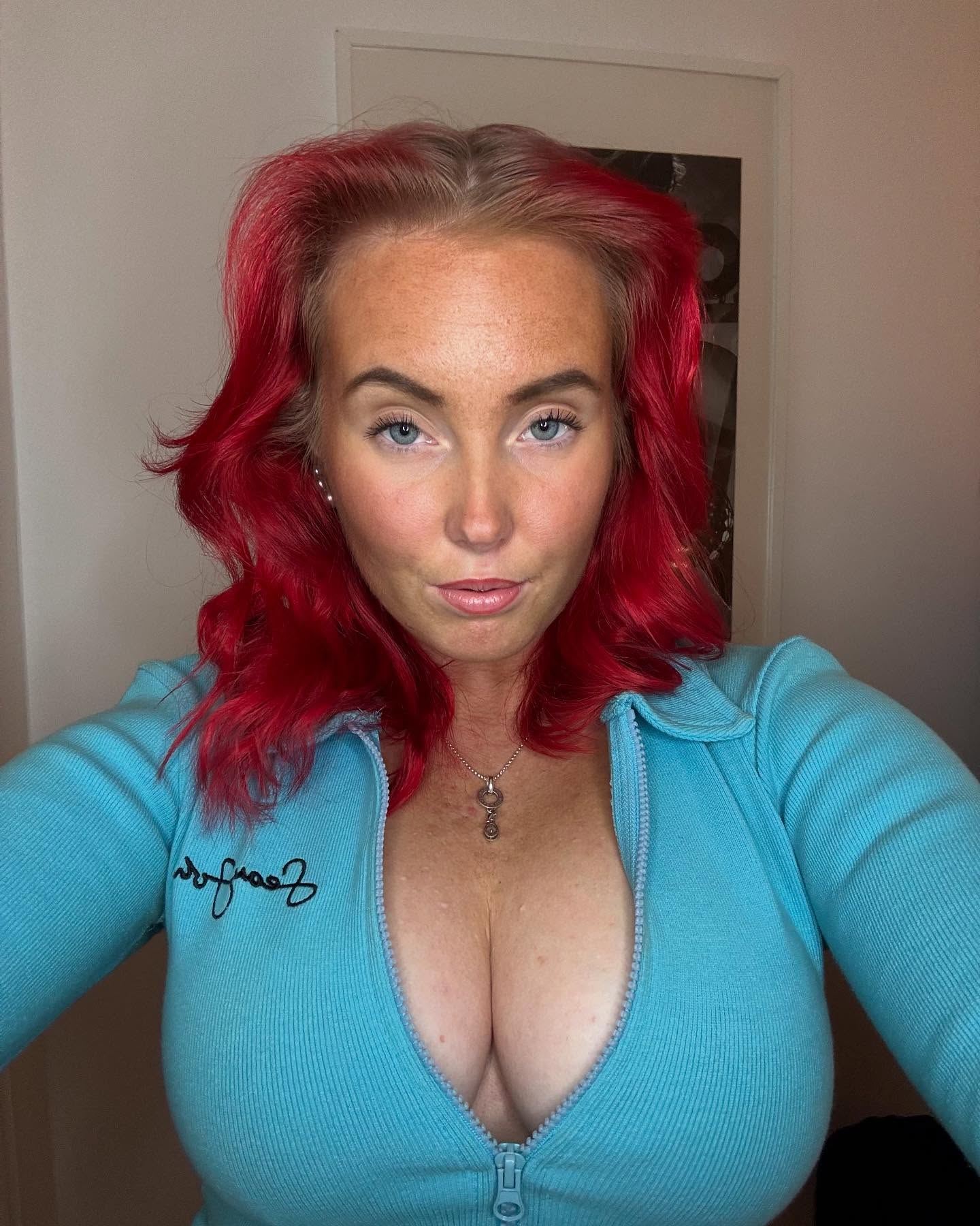 Emelie Mård nude photo 3