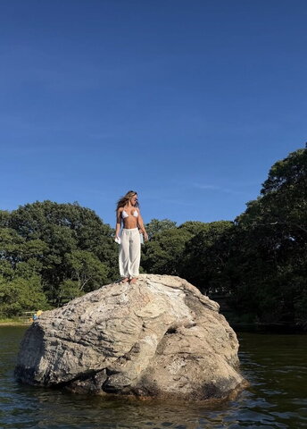 Emelyexo New (1 photo)