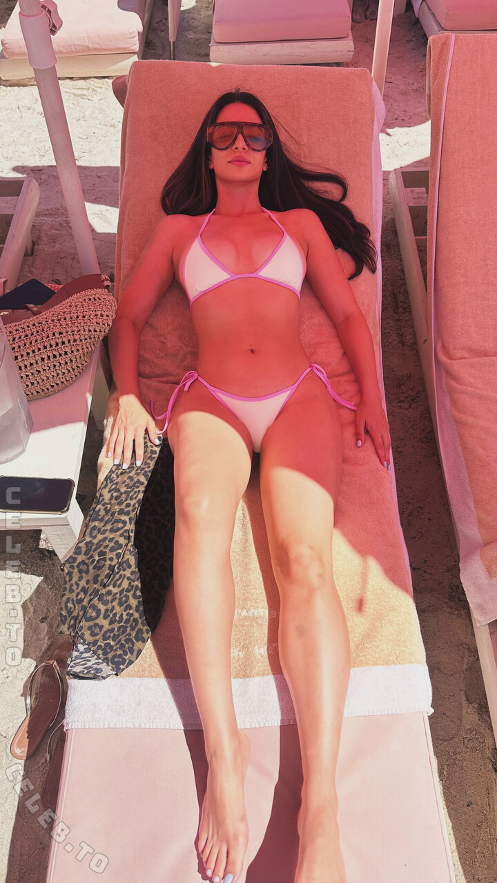 Emeraude Toubia nude photo 5