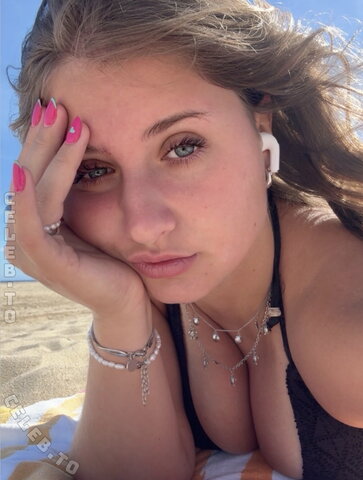 Emiglia Bader nude photo 9