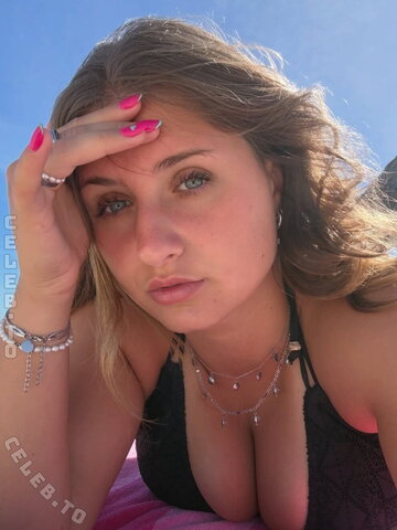 Emiglia Bader nude photo 8