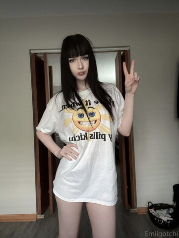 Emiigotchi nude photo 6