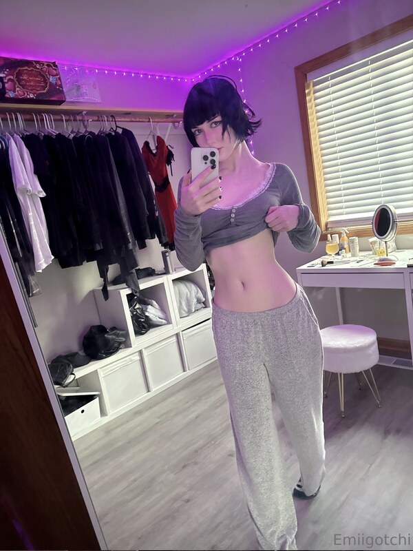 Emiigotchi nude photo 4