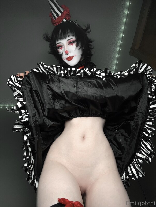 Emiigotchi nude photo 8