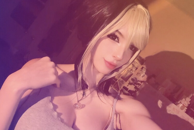 emiki28 nude photo 1