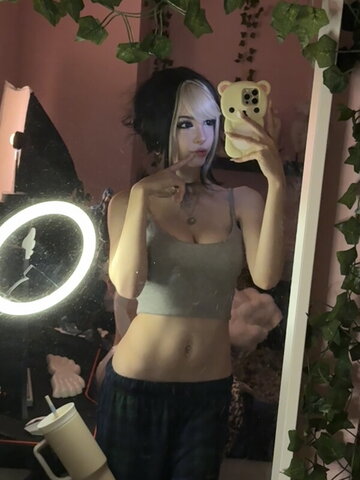 emiki28 nude photo 10