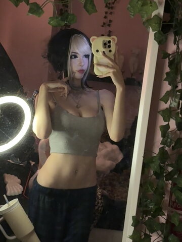 emiki28 nude photo 9