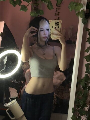 emiki28 nude photo 8