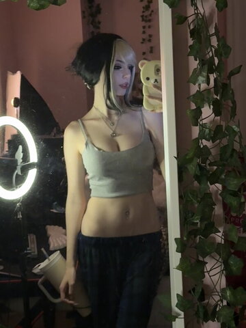 emiki28 nude photo 3