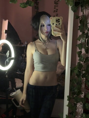 emiki28 nude photo 1