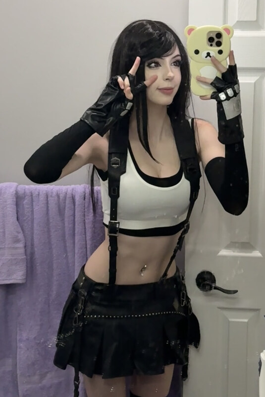 emiki28 nude photo 10