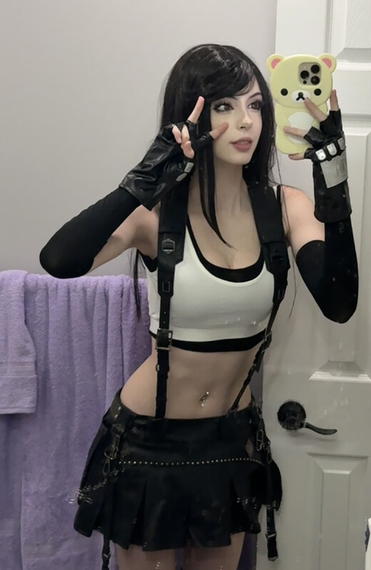 emiki28 nude photo 11