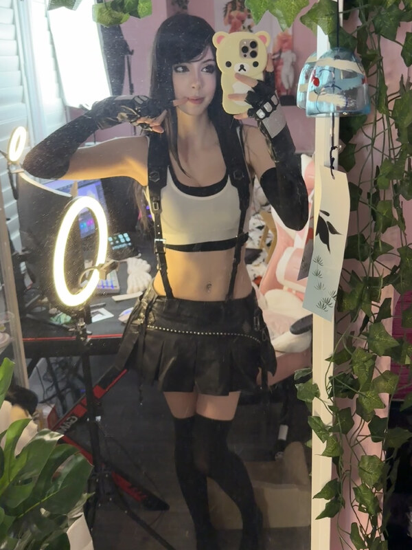emiki28 nude photo 15