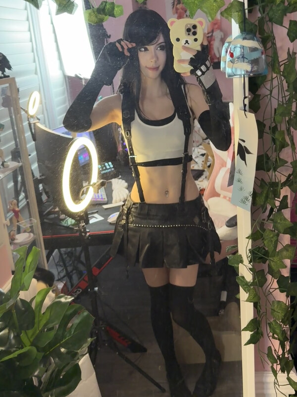 emiki28 nude photo 16
