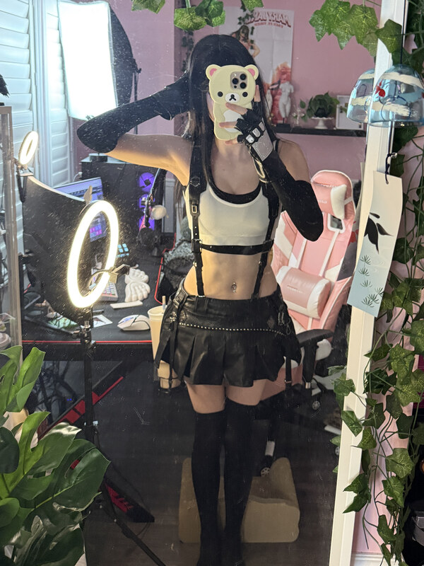 emiki28 nude photo 17