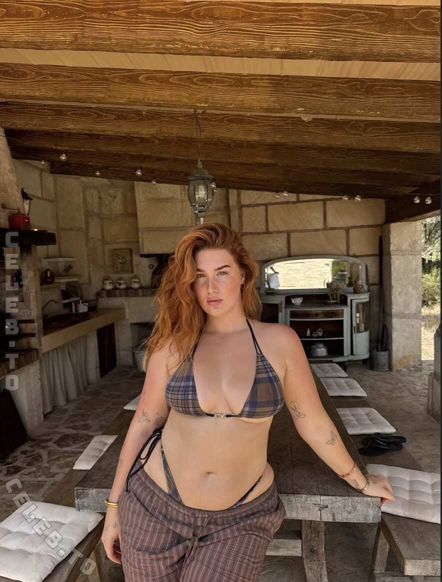 Emilia Baumgart nude photo 2