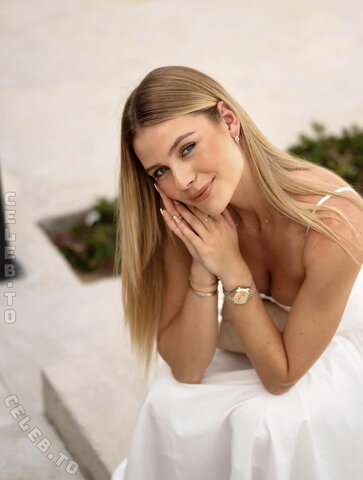 Emilia BTE photo 4