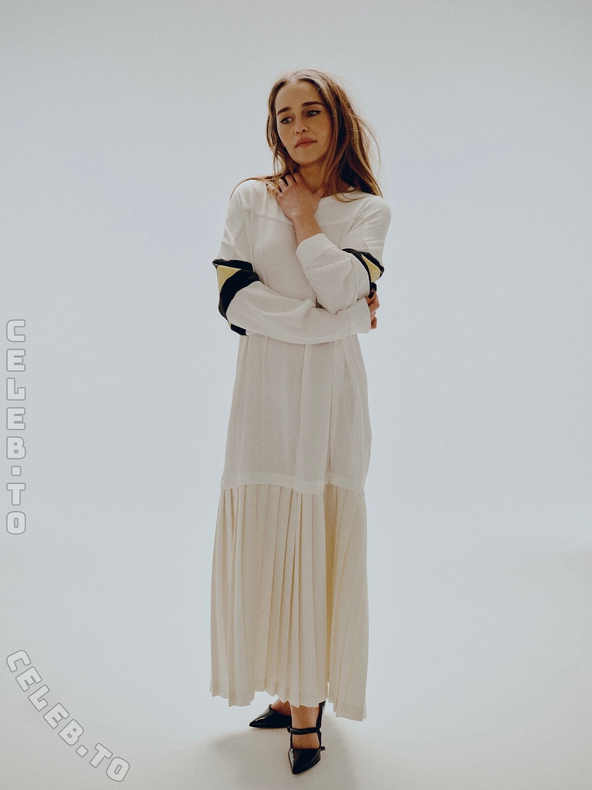 Emilia Clarke nude photo 6