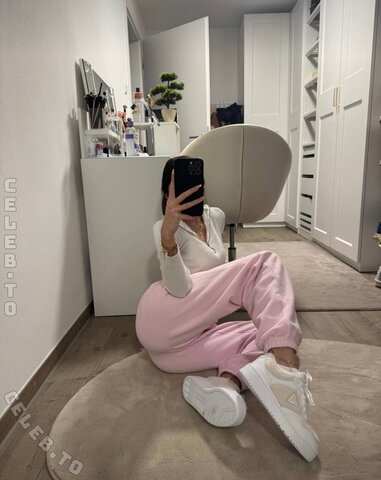 emiliaaa.rose nude photo 22