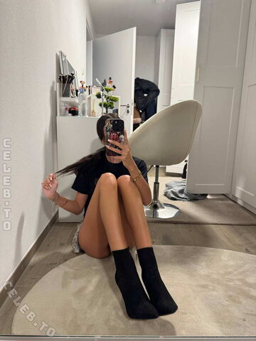 emiliaaa.rose nude photo 12