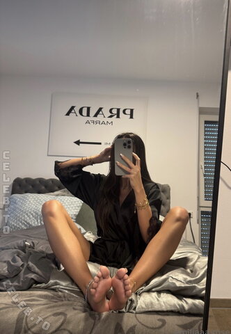 emiliaaa.rose nude photo 7