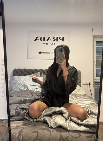 emiliaaa.rose nude photo 5