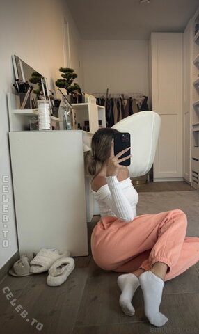emiliaaa.rose Hot (1 photo)