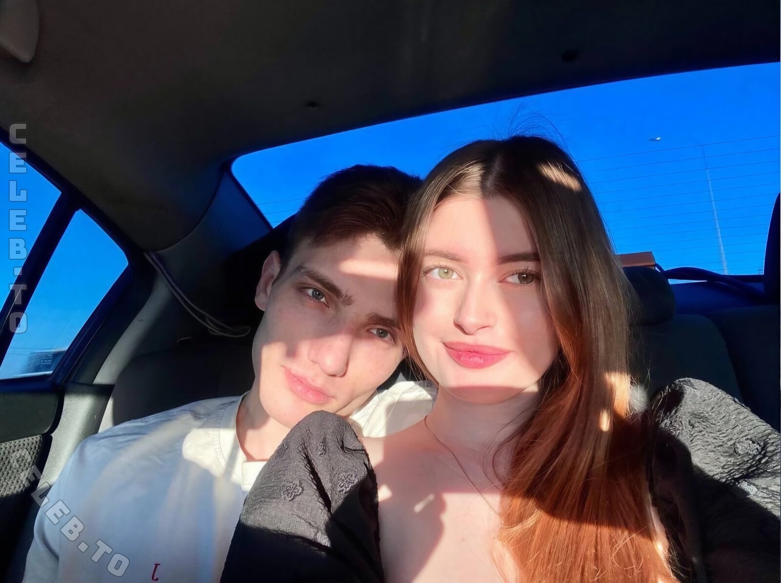 EmiliaCouple nude photo 3