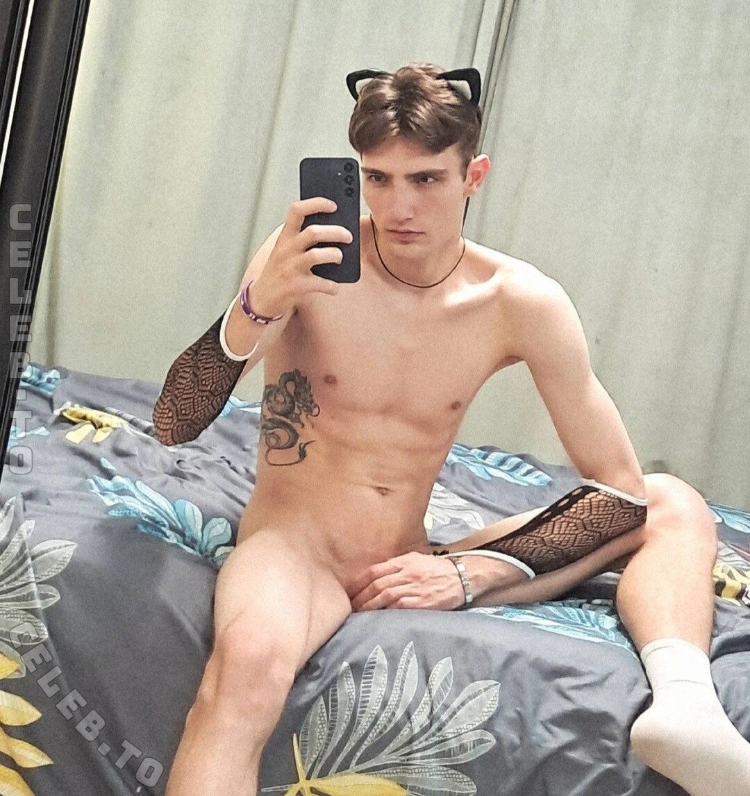 EmiliaCouple nude photo 5