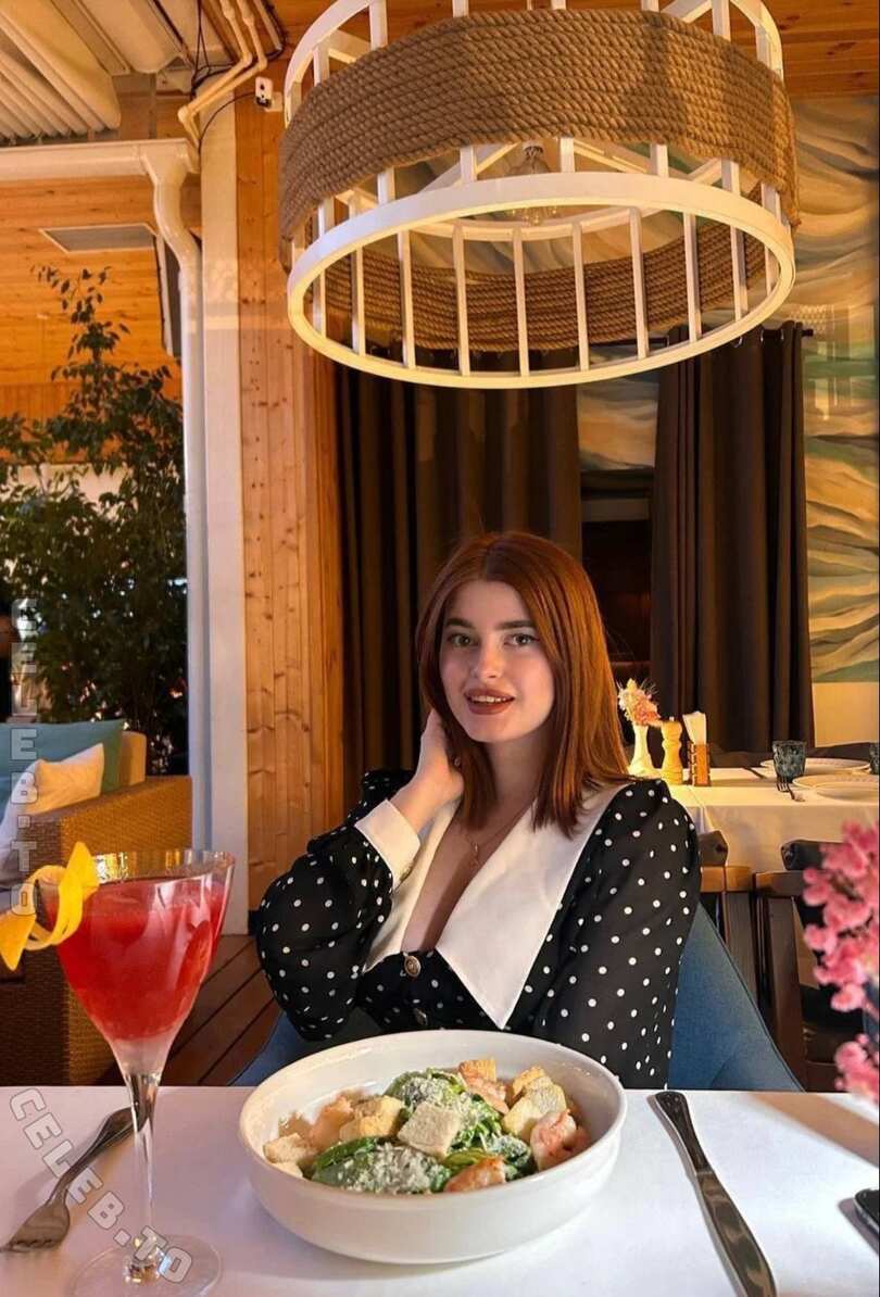 EmiliaCouple nude photo 8