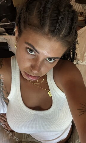 Emilie Boclet nude photo 15