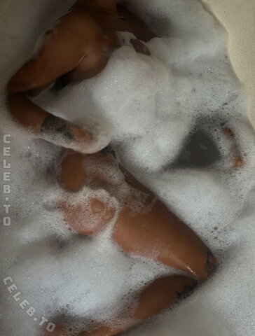 Emilie Boclet nude photo 12