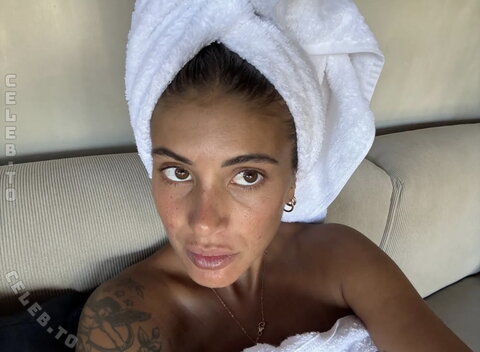 Emilie Boclet nude photo 11