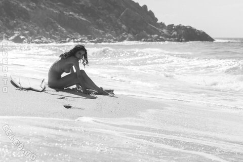 Emilie Payet nude photo 15