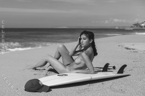 Emilie Payet nude photo 13