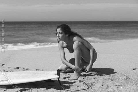 Emilie Payet nude photo 11