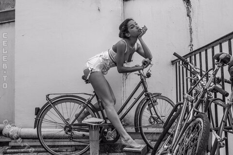Emilie Payet nude photo 50