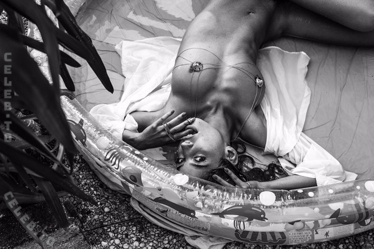 Emilie Payet nude photo 18