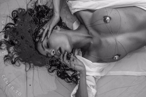 Emilie Payet nude photo 40