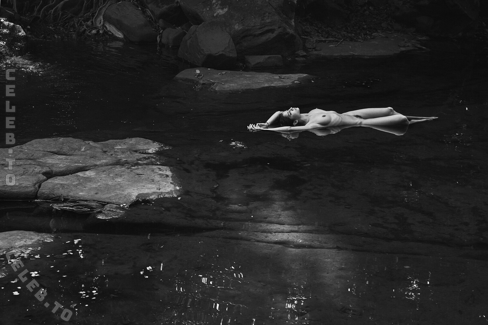 Emilie Payet nude photo 9