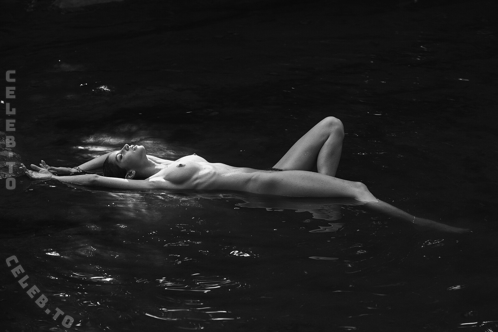 Emilie Payet nude photo 10