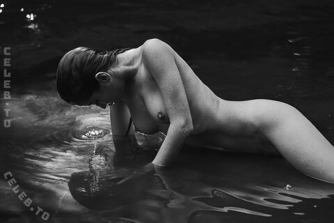 Emilie Payet nude photo 16