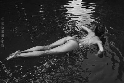 Emilie Payet nude photo 15